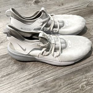 WOMENS WHITE AND GREY NIKE SNEAKERS